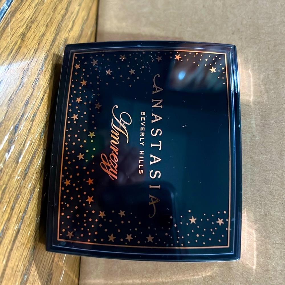 AMREZY Anastasia Beverly Hills Highlighter ✨